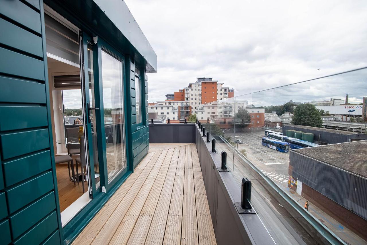 Апартаменты Two Bed Flat With Wrap Around Terrace Near Legoland, Windsor, Tube Station Слау Экстерьер фото